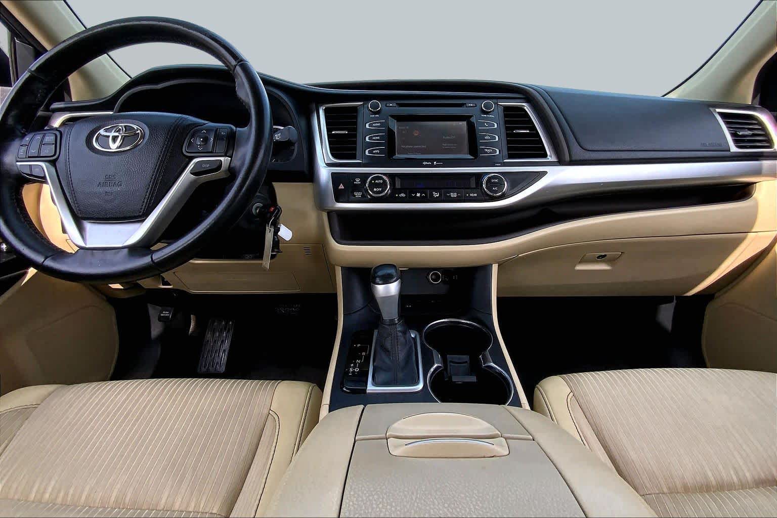 2015 Toyota Highlander LE Plus Blizzard Pearl at Group 1 Toyota Southwest