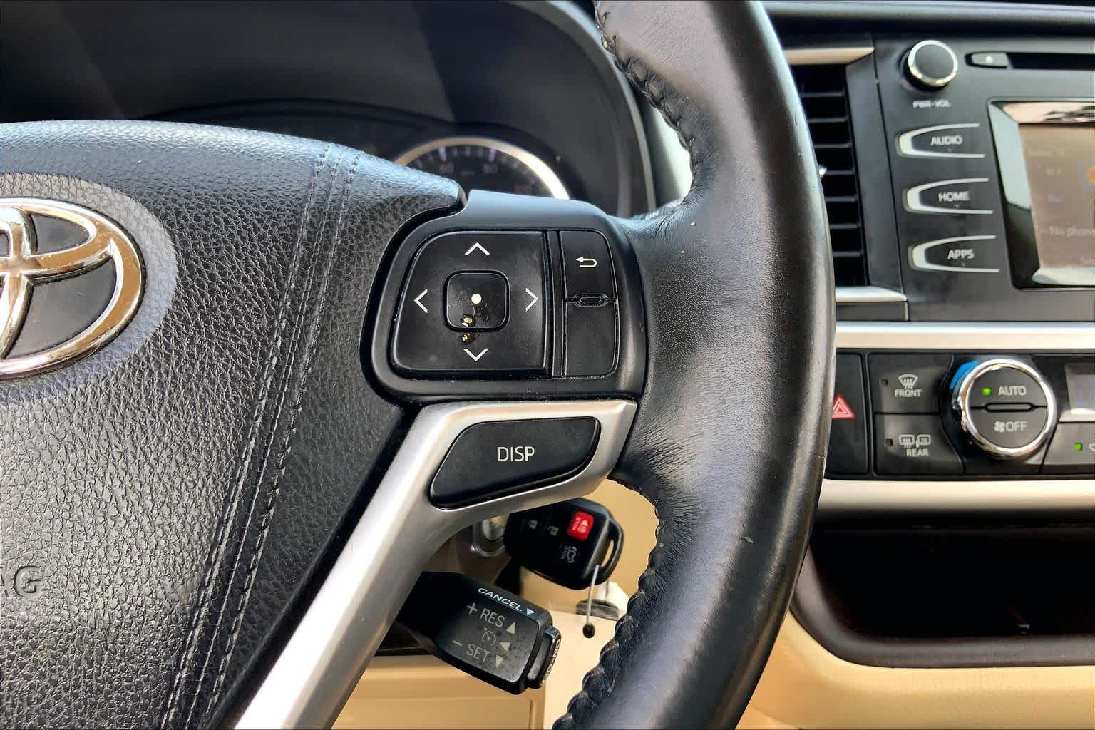 2015 Toyota Highlander LE Plus Blizzard Pearl at Group 1 Toyota Southwest