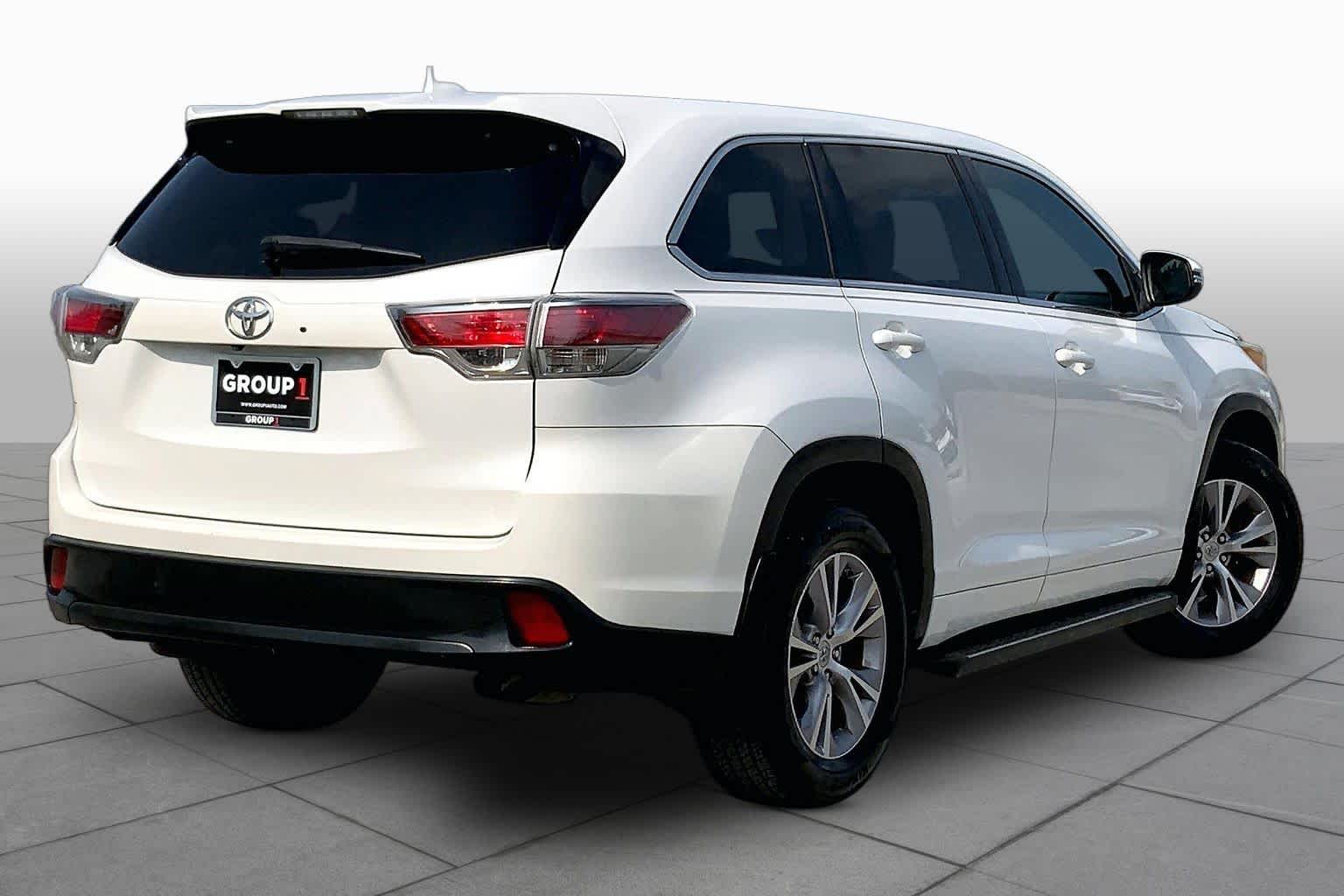 2015 Toyota Highlander LE Plus Blizzard Pearl at Group 1 Toyota Southwest