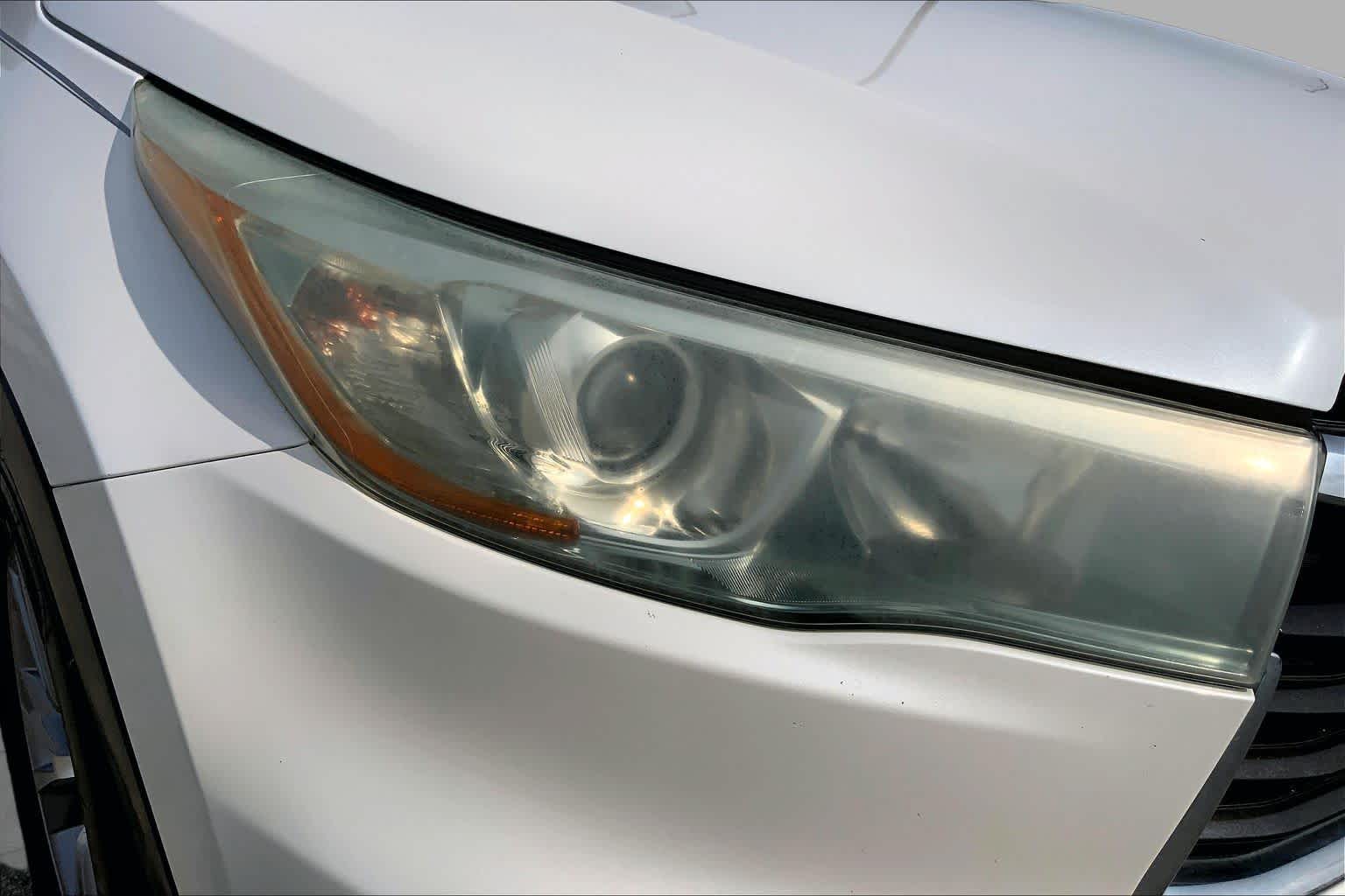 2015 Toyota Highlander LE Plus Blizzard Pearl at Group 1 Toyota Southwest