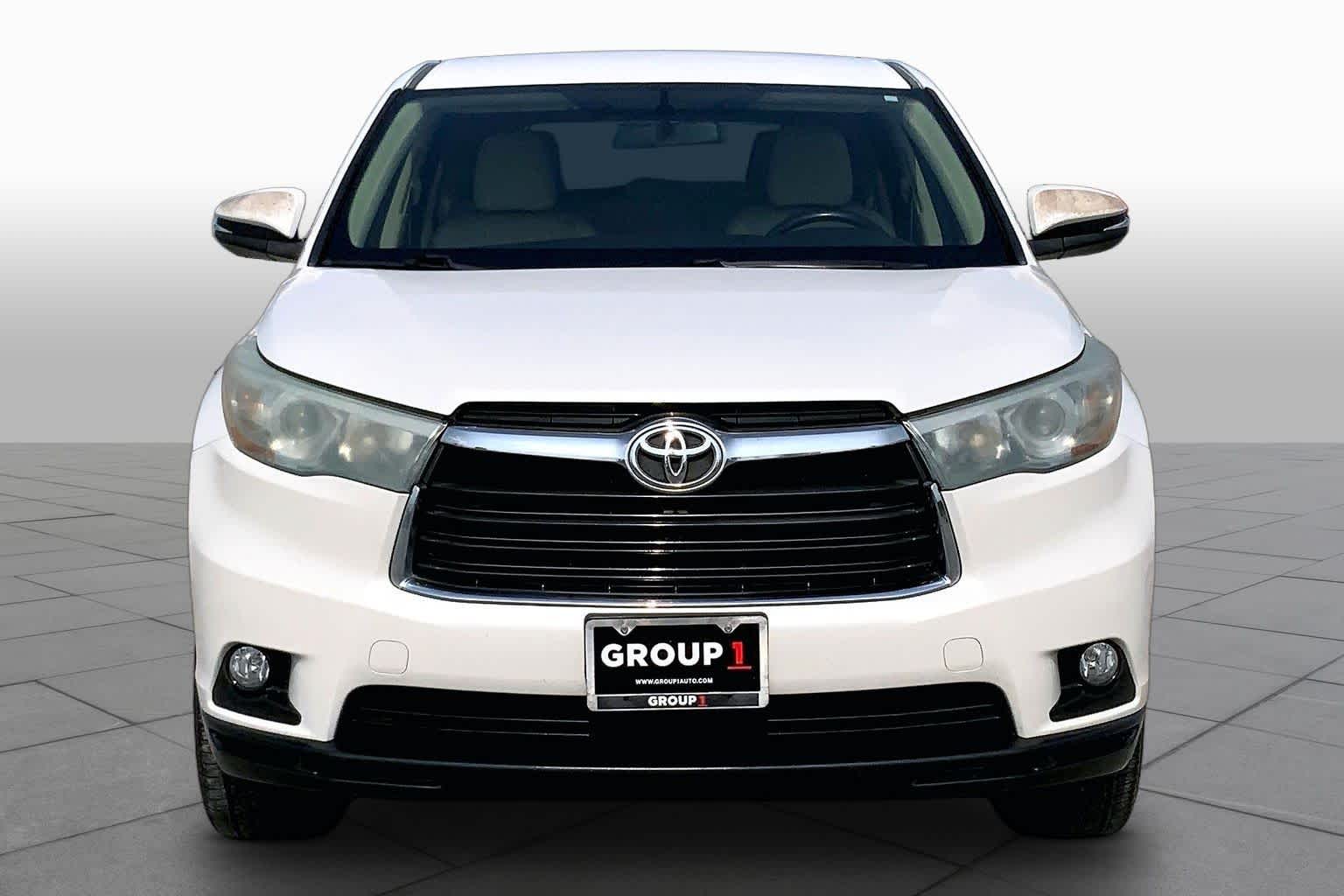 2015 Toyota Highlander LE Plus Blizzard Pearl at Group 1 Toyota Southwest