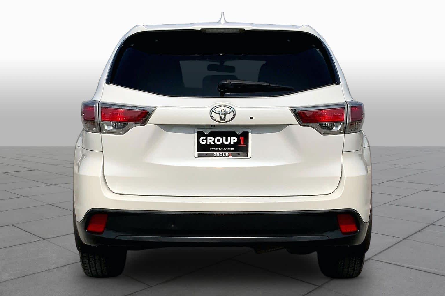 2015 Toyota Highlander LE Plus Blizzard Pearl at Group 1 Toyota Southwest