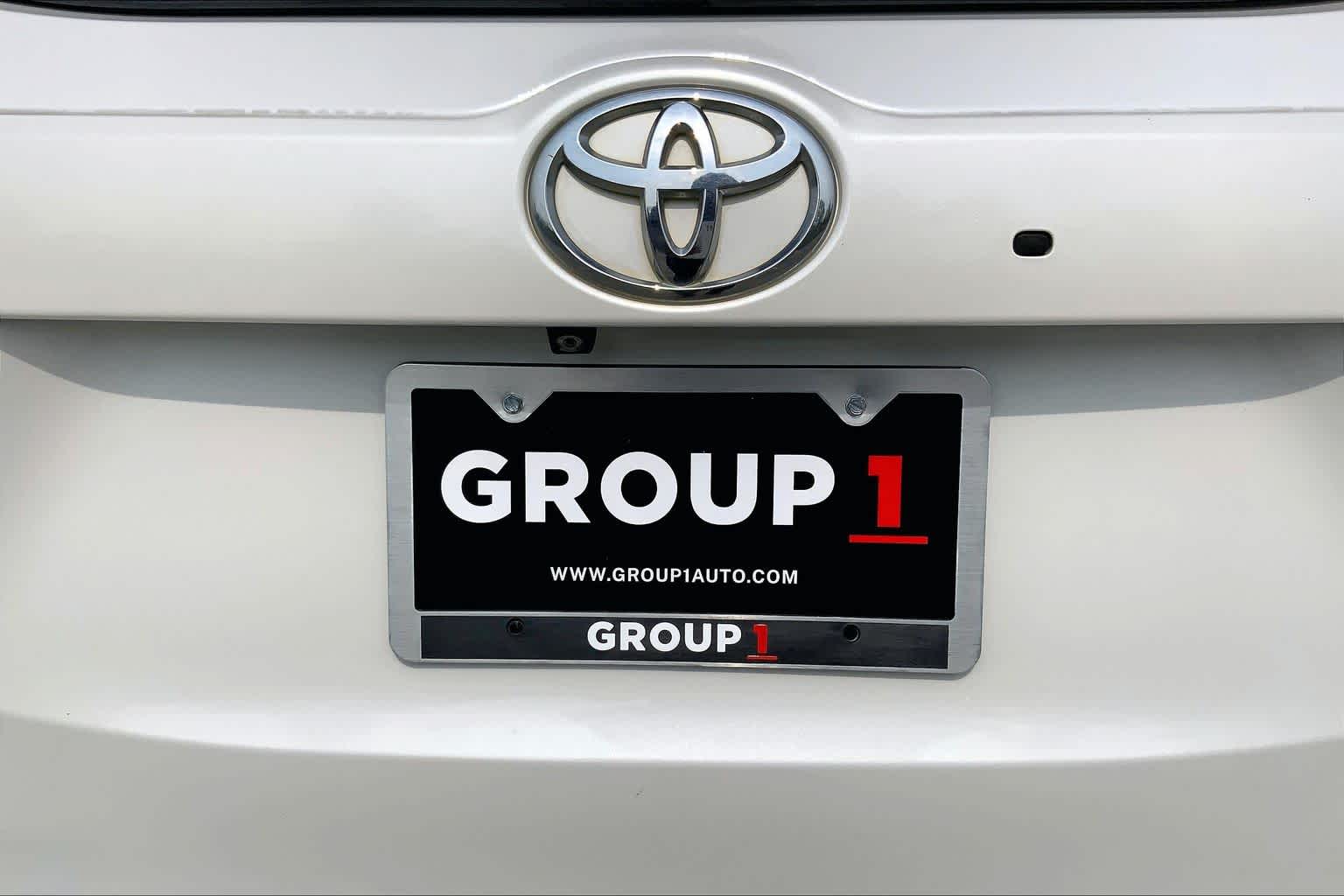 2015 Toyota Highlander LE Plus Blizzard Pearl at Group 1 Toyota Southwest