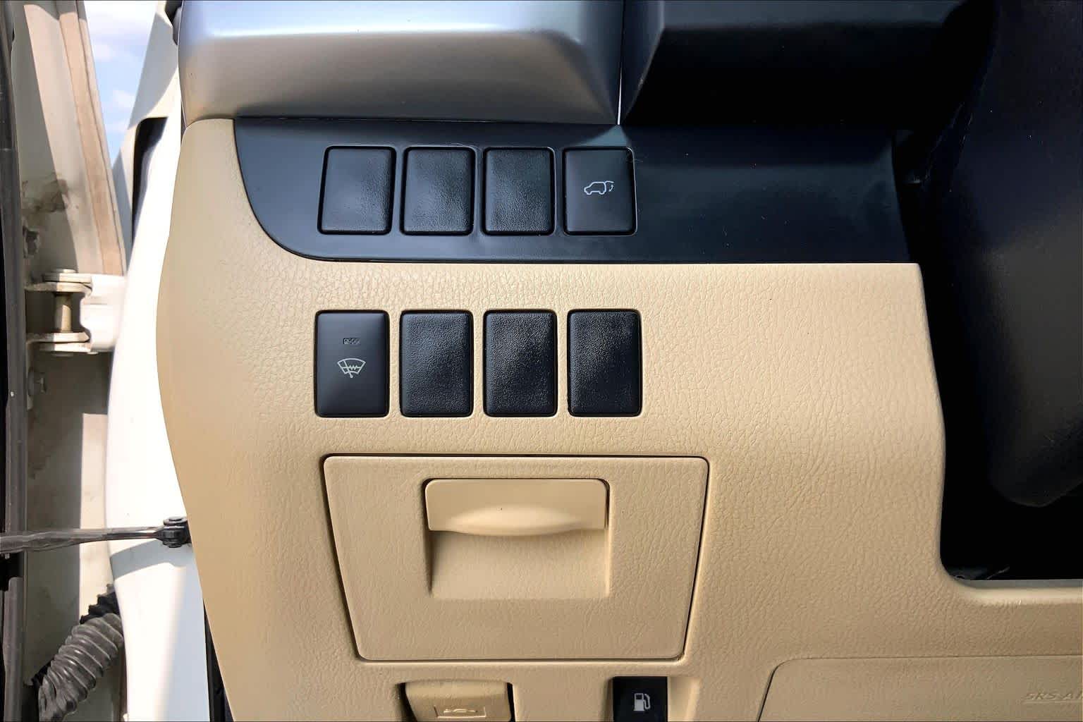 2015 Toyota Highlander LE Plus Blizzard Pearl at Group 1 Toyota Southwest