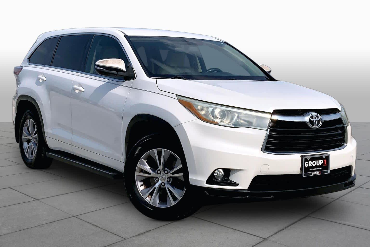 2015 Toyota Highlander LE Plus Blizzard Pearl at Group 1 Toyota Southwest