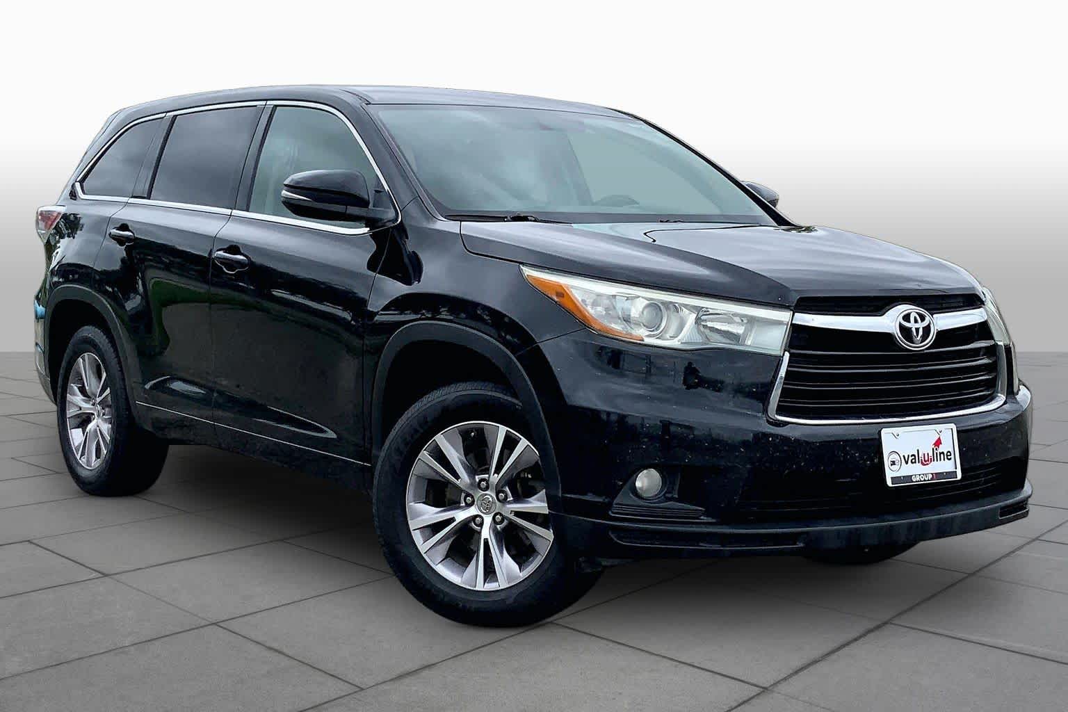 2015 Toyota Highlander LE Plus Attitude Black Metallic at Group 1 Toyota Southwest