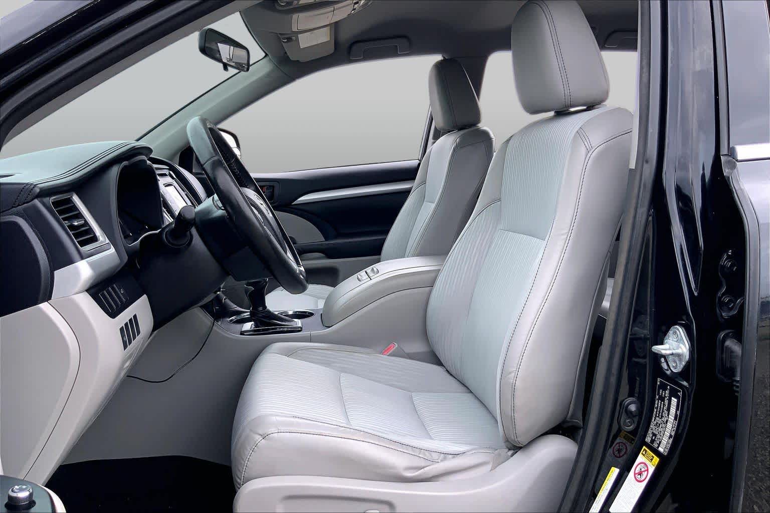 2015 Toyota Highlander LE Plus Attitude Black Metallic at Group 1 Toyota Southwest
