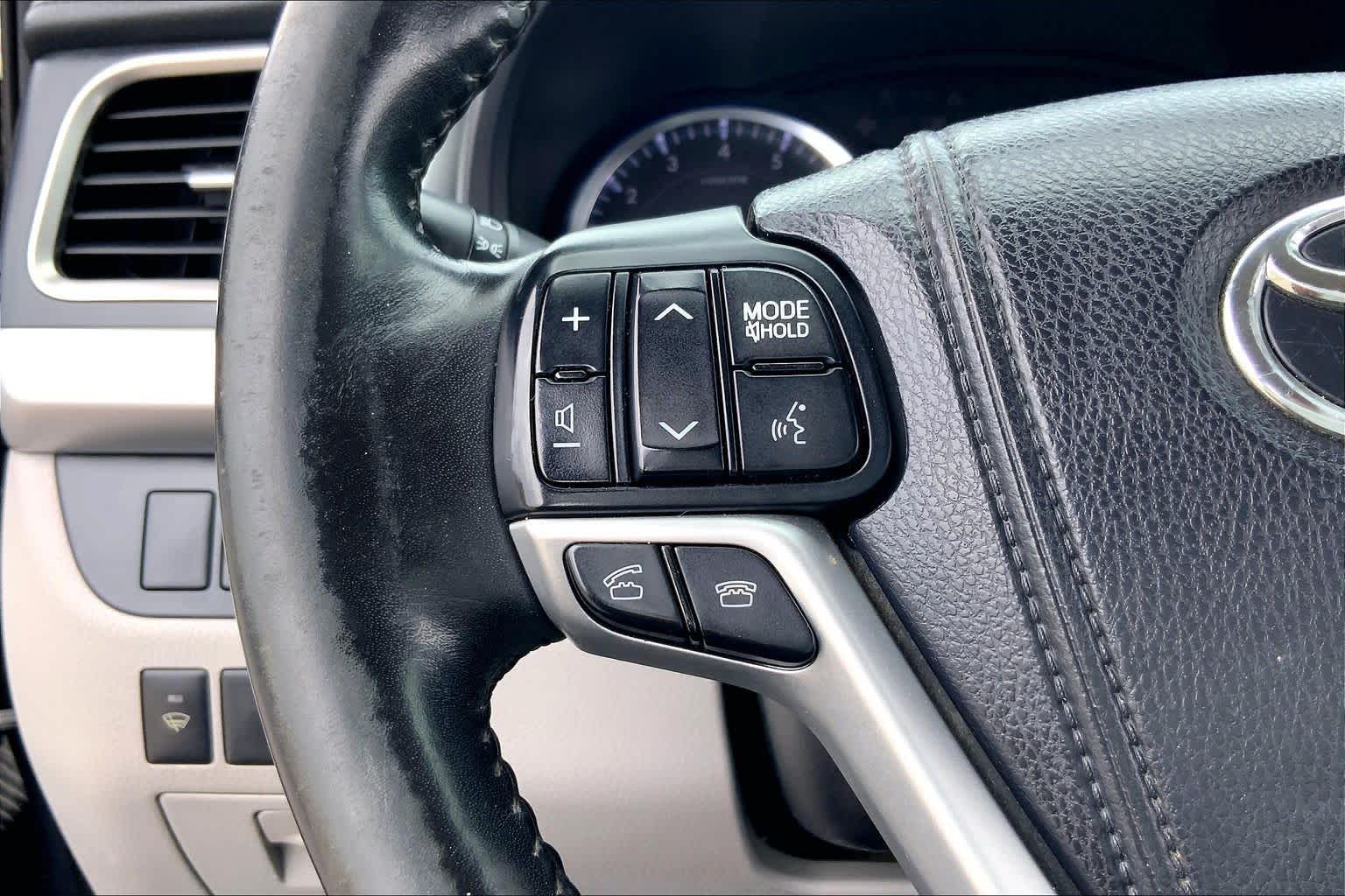 2015 Toyota Highlander LE Plus Attitude Black Metallic at Group 1 Toyota Southwest