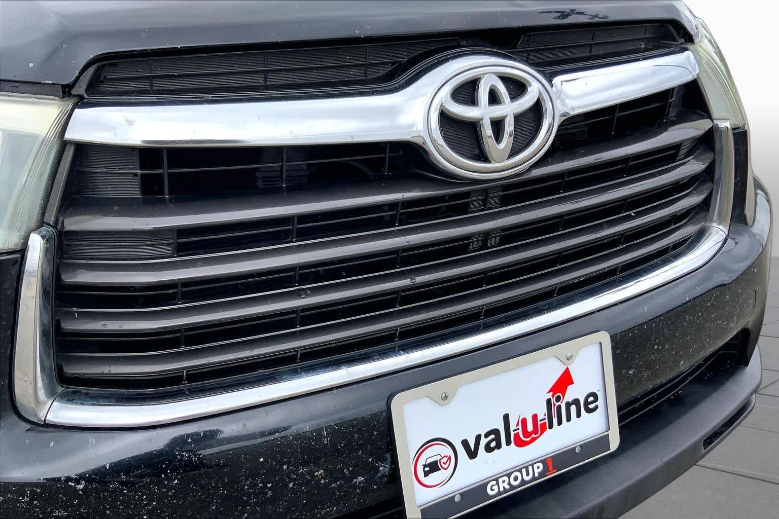 2015 Toyota Highlander LE Plus Attitude Black Metallic at Group 1 Toyota Southwest