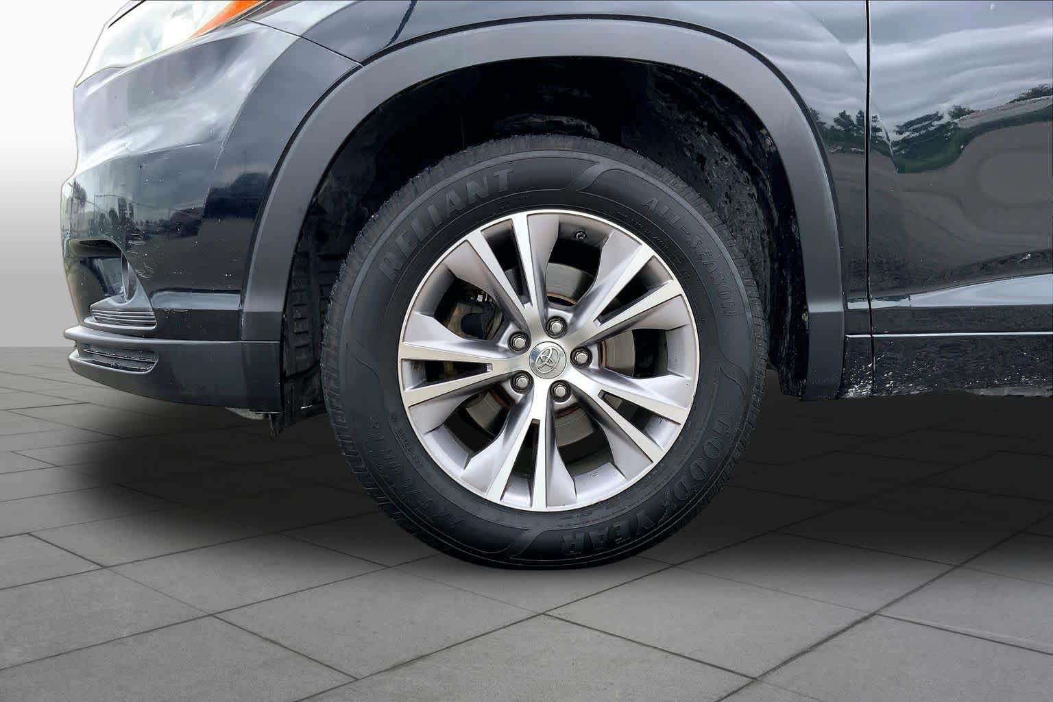 2015 Toyota Highlander LE Plus Attitude Black Metallic at Group 1 Toyota Southwest