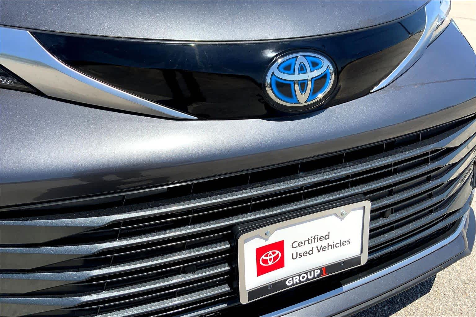 2025 Toyota Sienna Limited Magnetic Gray Metallic at Group 1 Toyota Southwest