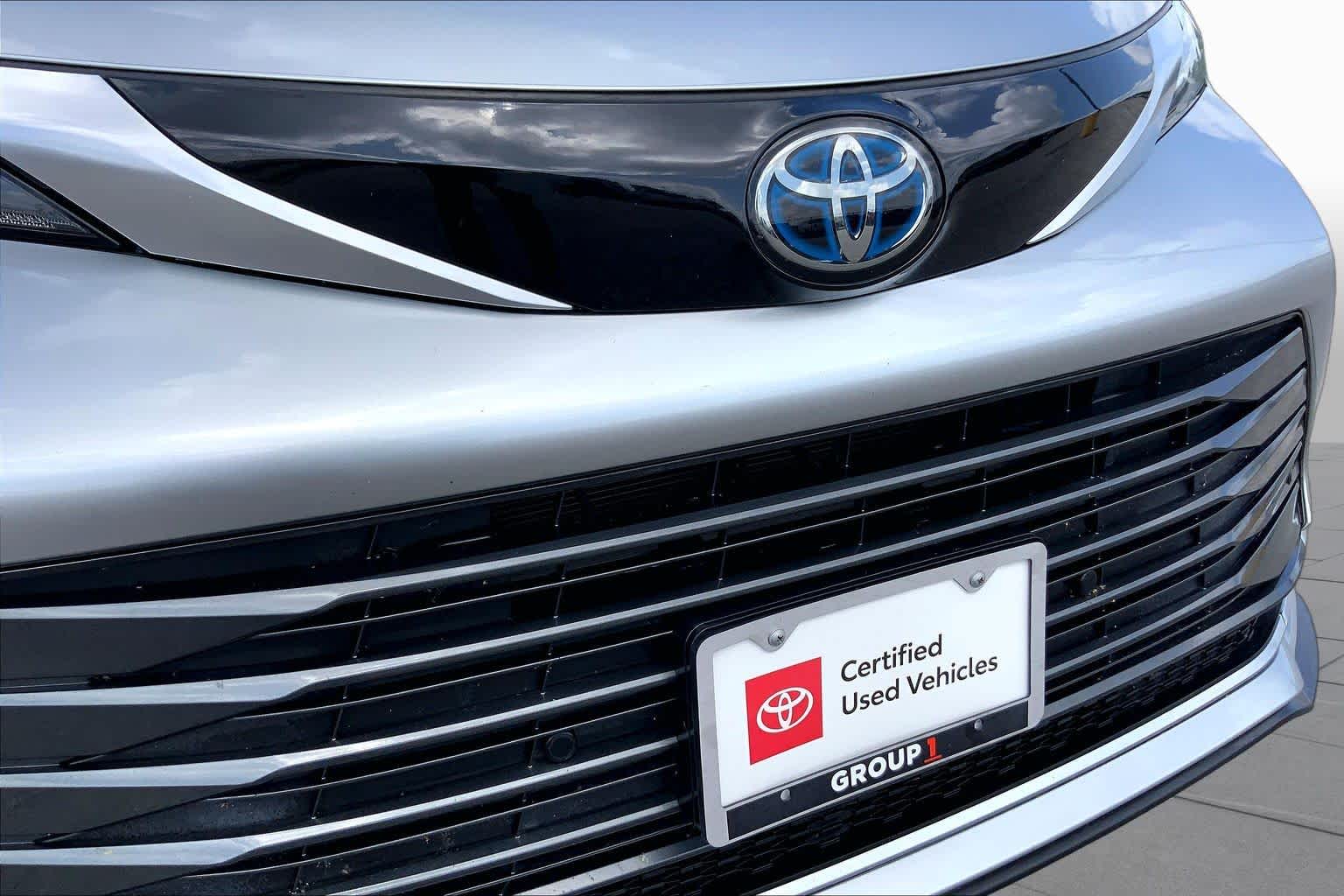 2023 Toyota Sienna Limited Celestial Silver Metallic at Group 1 Toyota Southwest