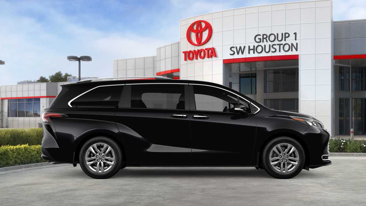 2026 Toyota Sienna photo 33 of 34
