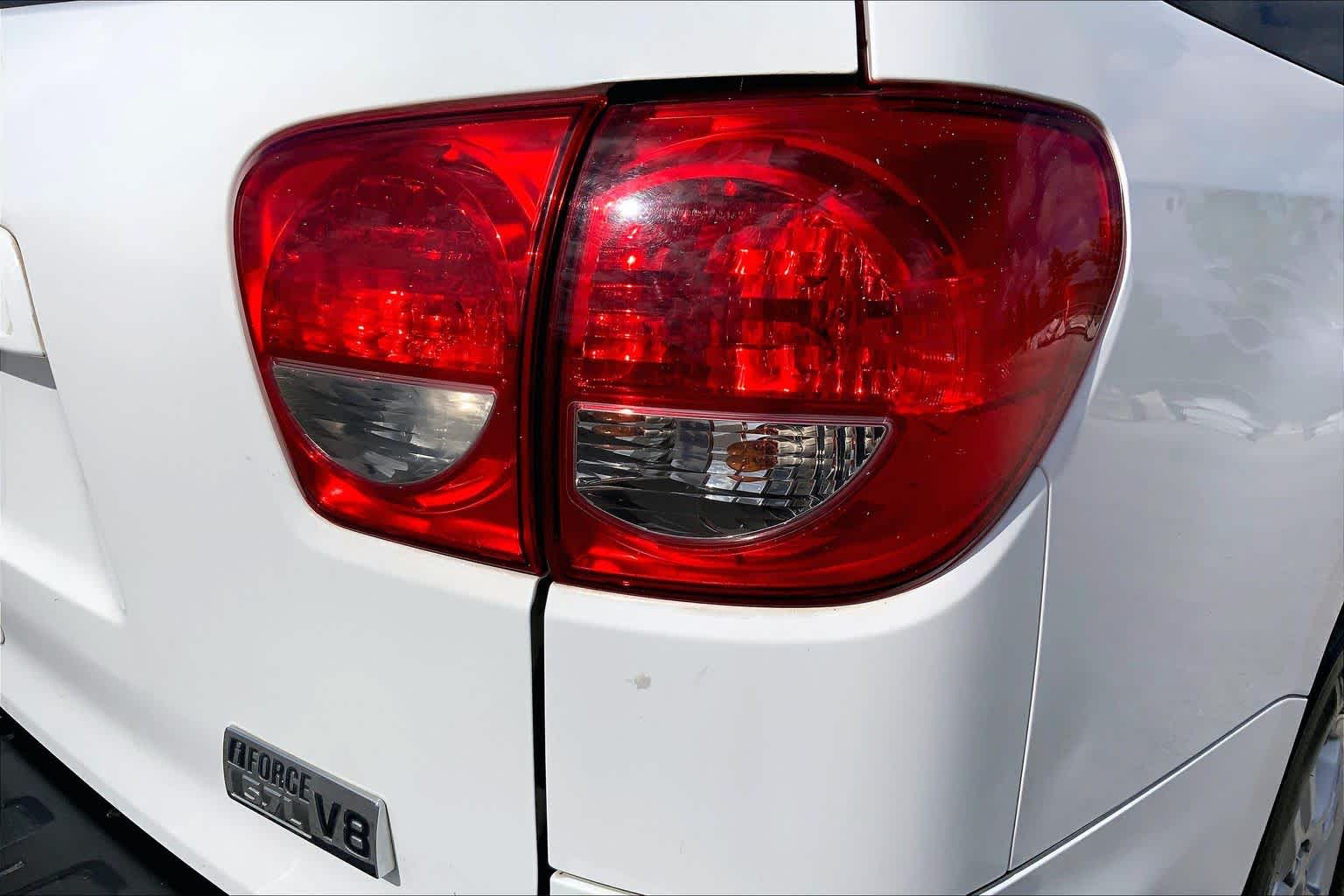 2017 Toyota Sequoia photo 30 of 36