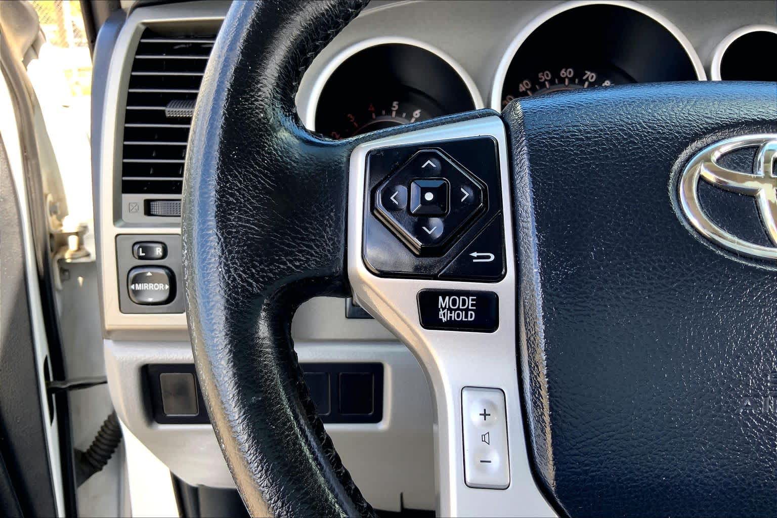 2017 Toyota Sequoia photo 23 of 36