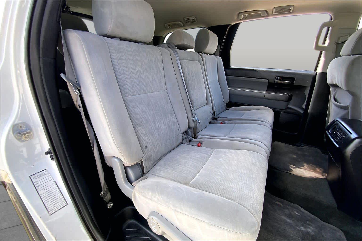 2017 Toyota Sequoia photo 19 of 36