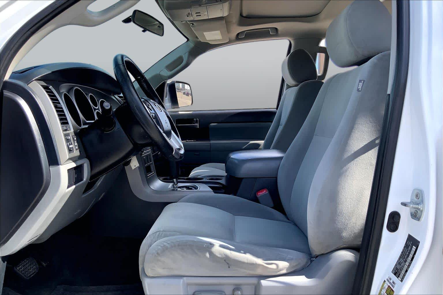 2017 Toyota Sequoia photo 8 of 36
