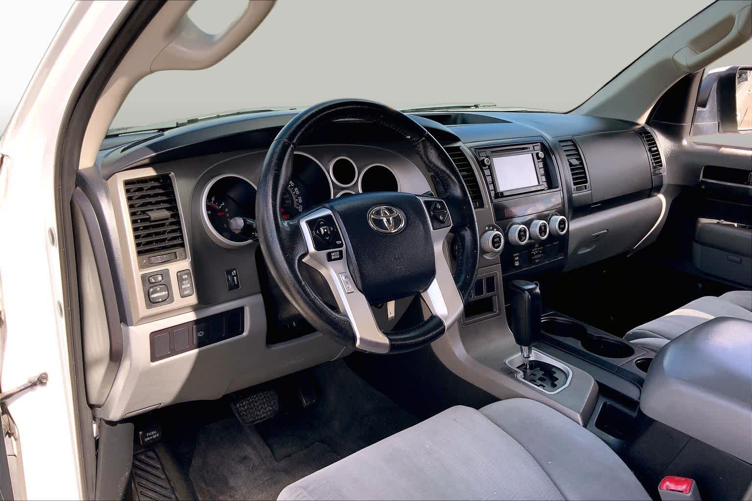 2017 Toyota Sequoia photo 17 of 36