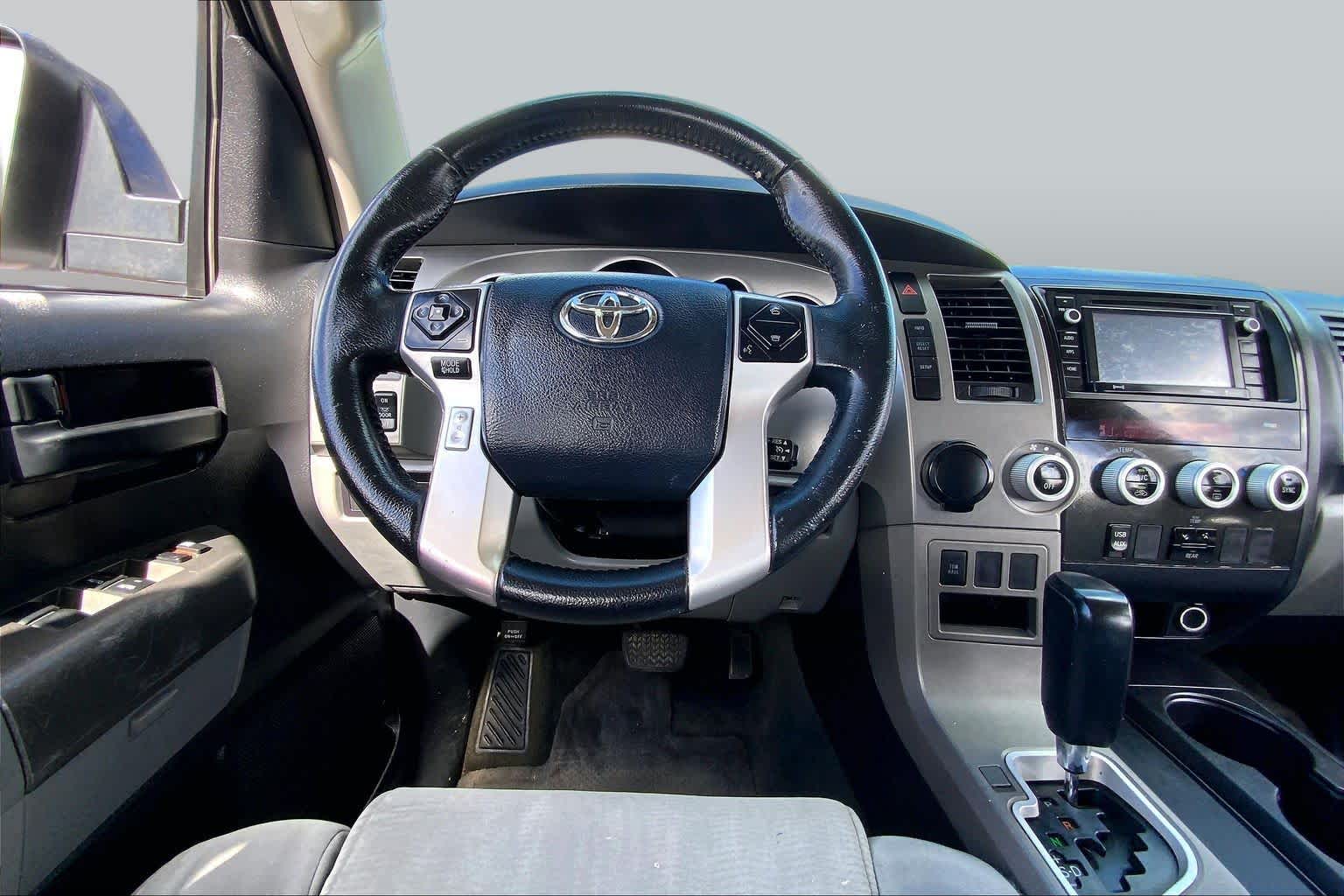 2017 Toyota Sequoia photo 6 of 36