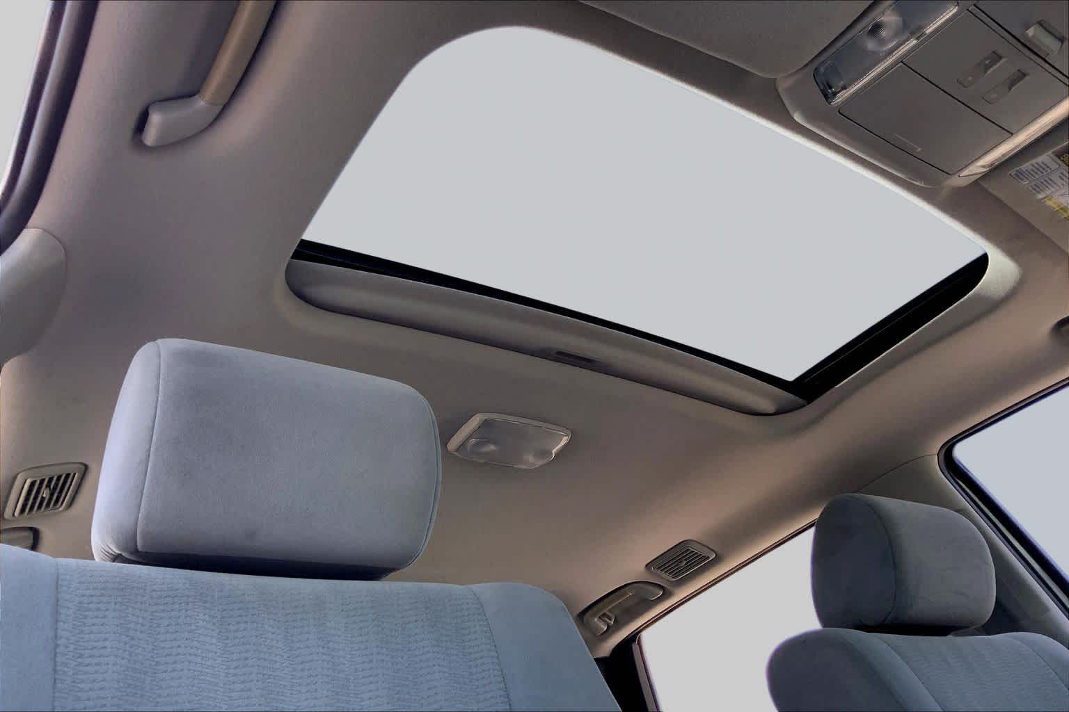 2017 Toyota Sequoia photo 14 of 36