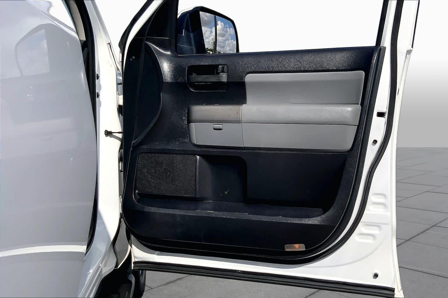 2017 Toyota Sequoia photo 22 of 36