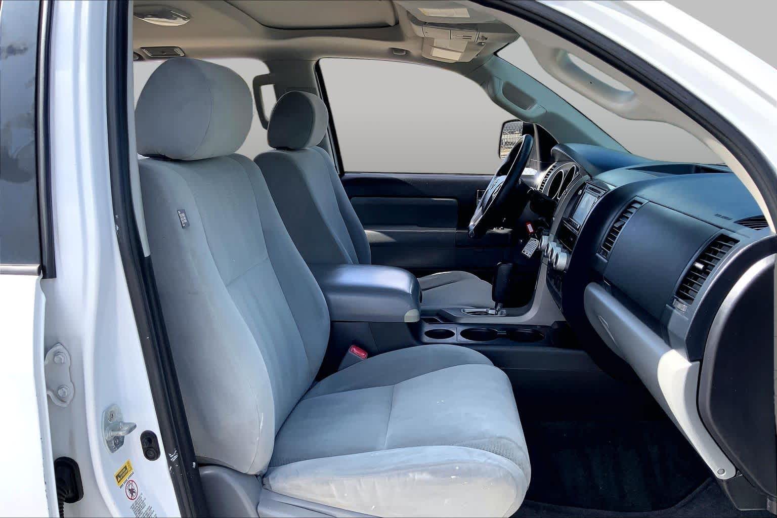 2017 Toyota Sequoia photo 9 of 36