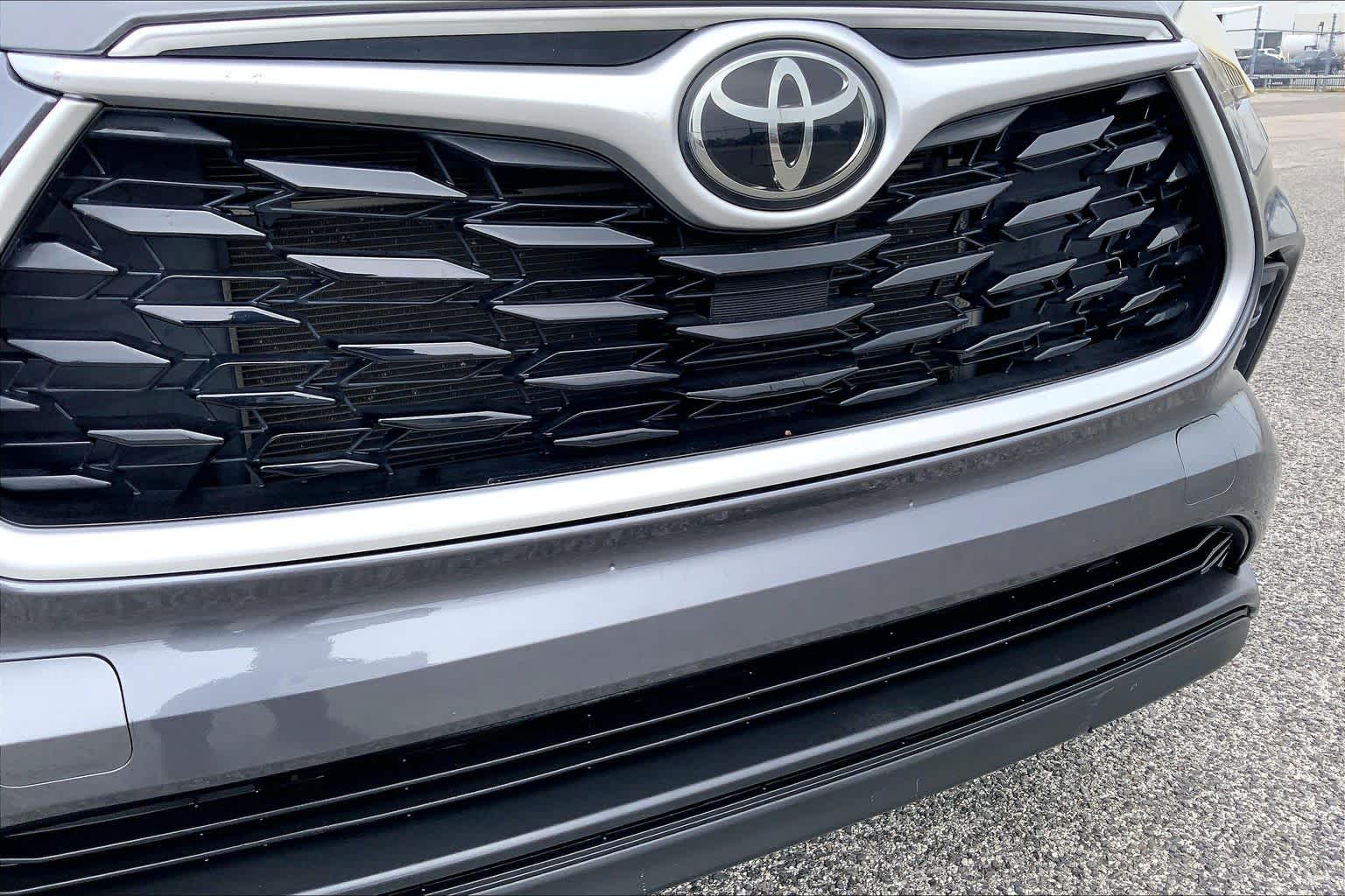 2022 Toyota Highlander LE Magnetic Gray Metallic at Group 1 Toyota Southwest