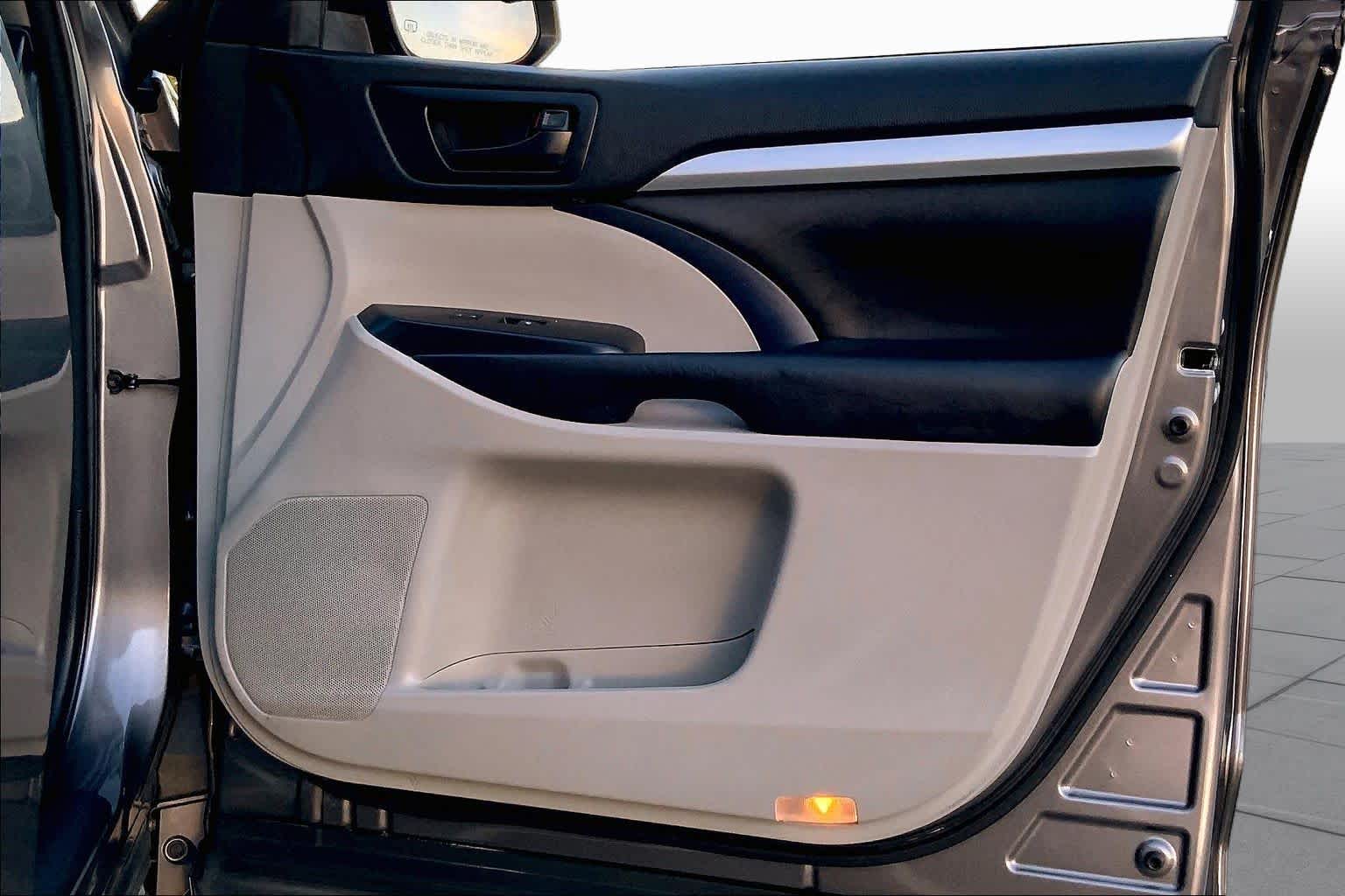 2018 Toyota Highlander LE Predawn Gray Mica at Westside Kia