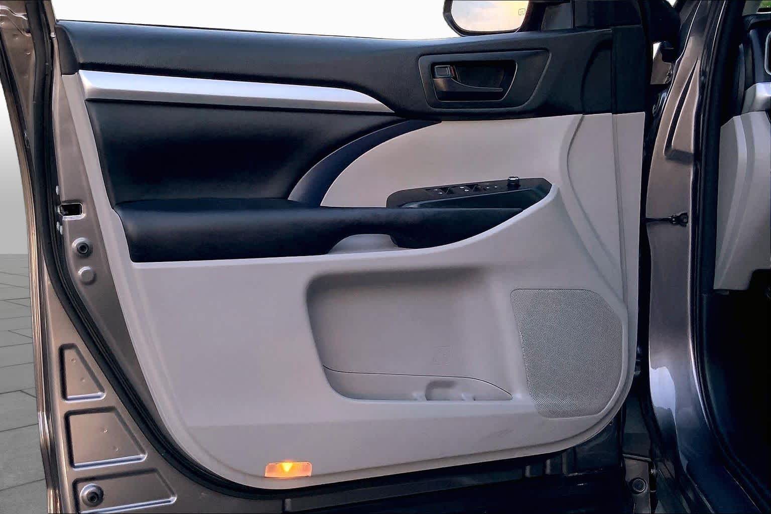 2018 Toyota Highlander LE Predawn Gray Mica at Westside Kia