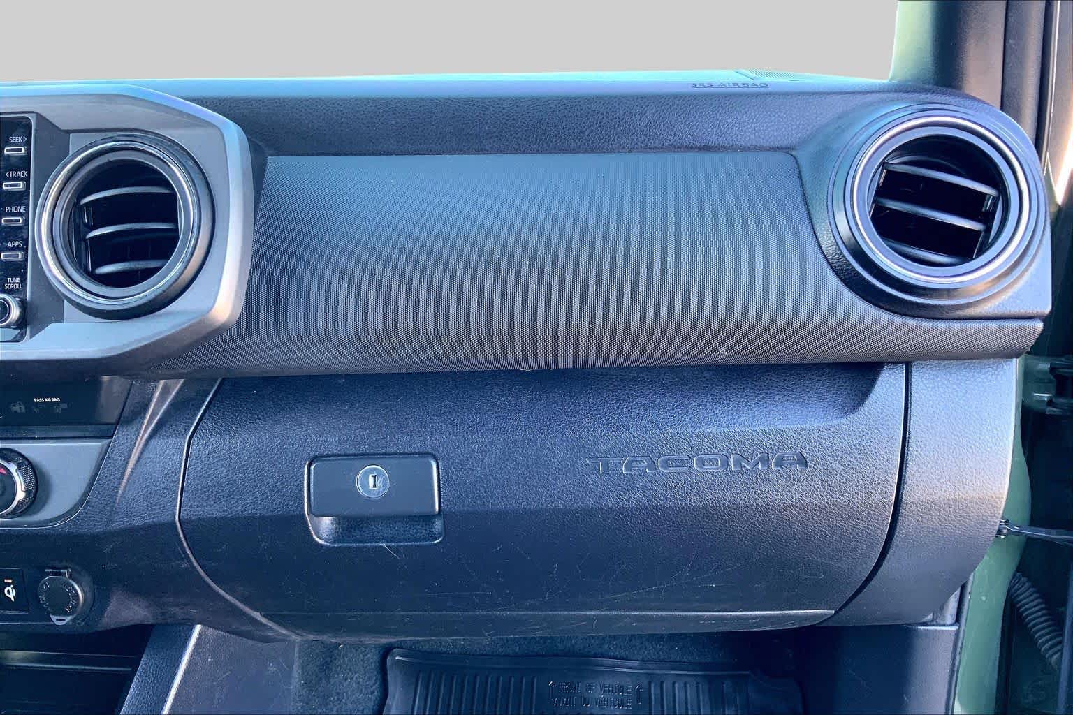 2020 Toyota Tacoma photo 18 of 36