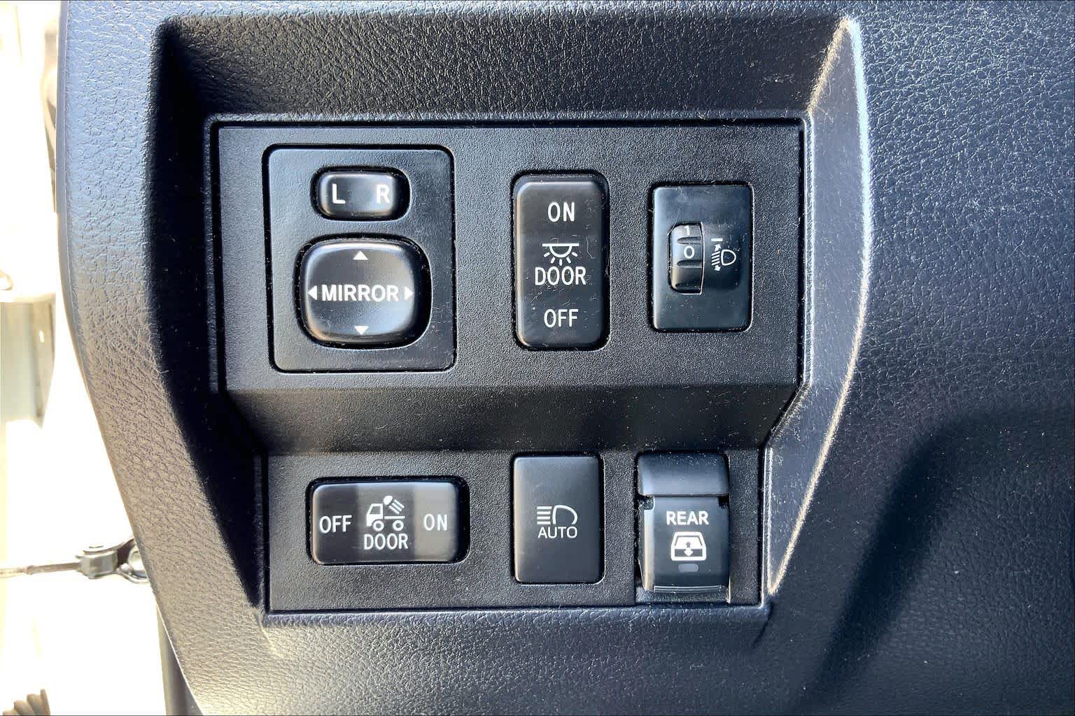 2019 Toyota Tundra SR5 Super White at Group 1 Toyota Southwest