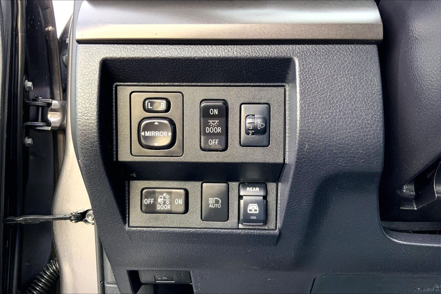 2018 Toyota Tundra photo 34 of 37