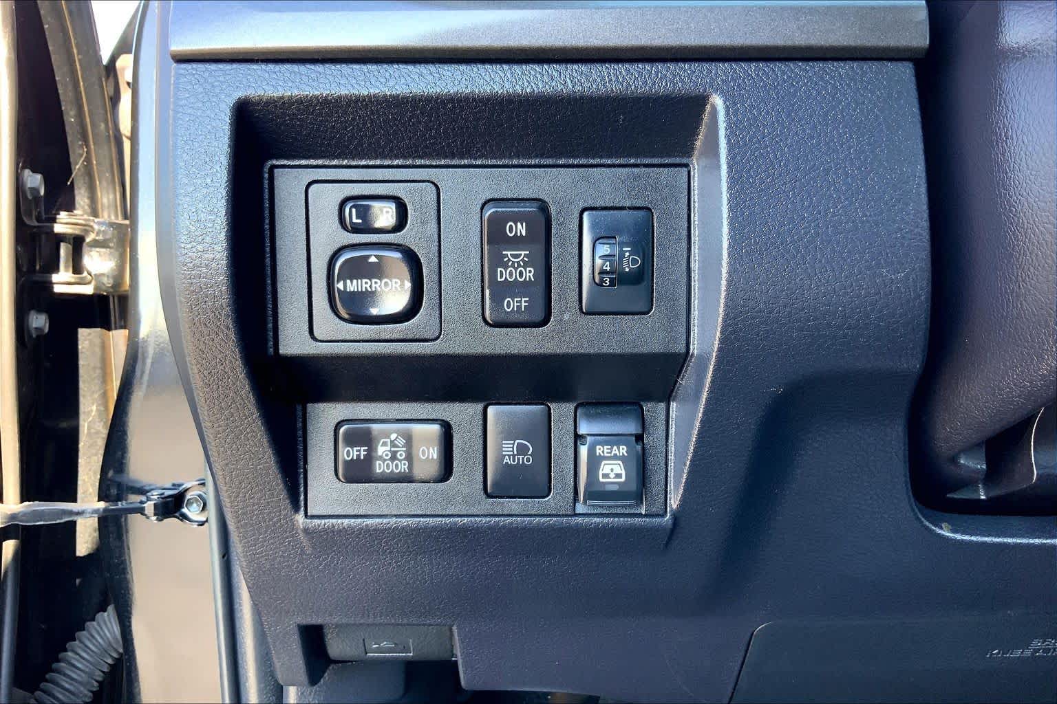 2021 Toyota Tundra photo 33 of 36