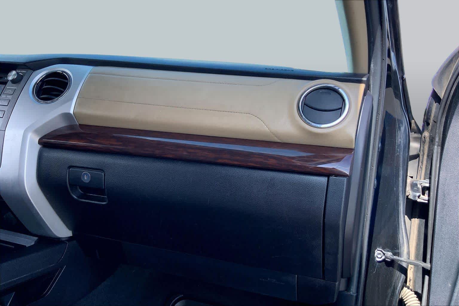 2015 Toyota Tundra photo 17 of 35