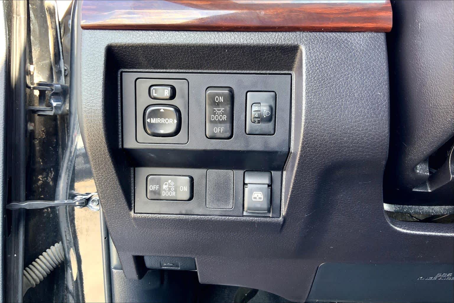 2015 Toyota Tundra photo 32 of 35