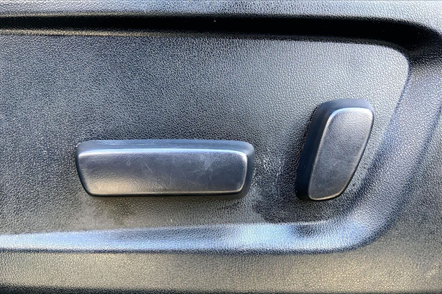 2015 Toyota Tundra photo 33 of 35