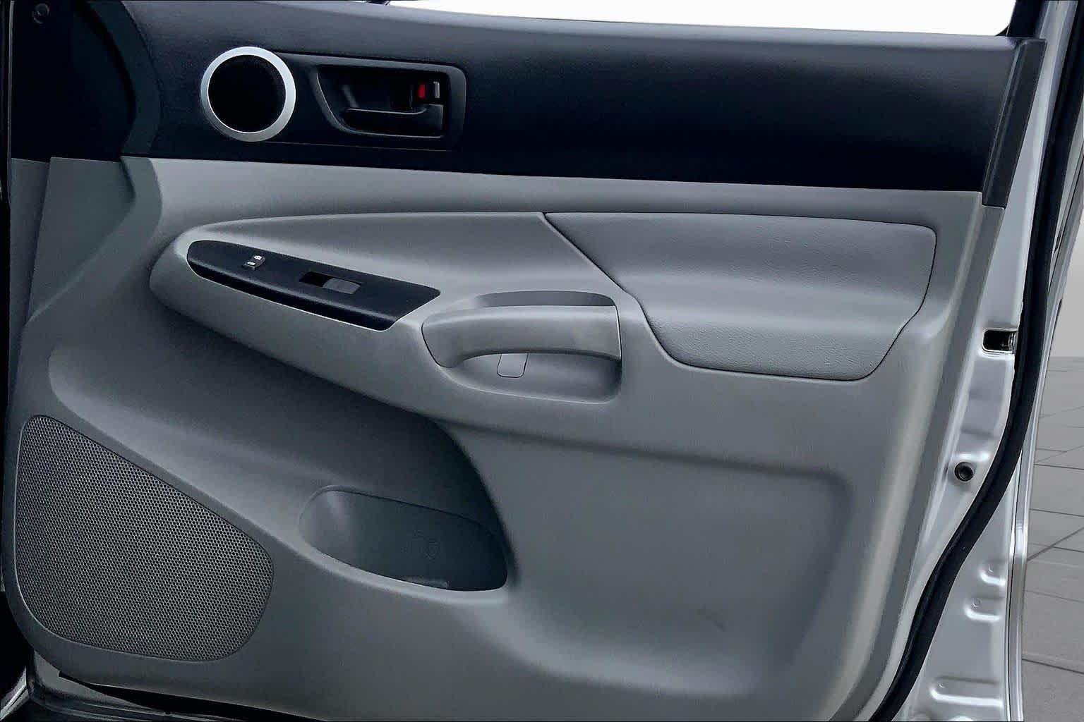 2015 Toyota Tacoma photo 22 of 36