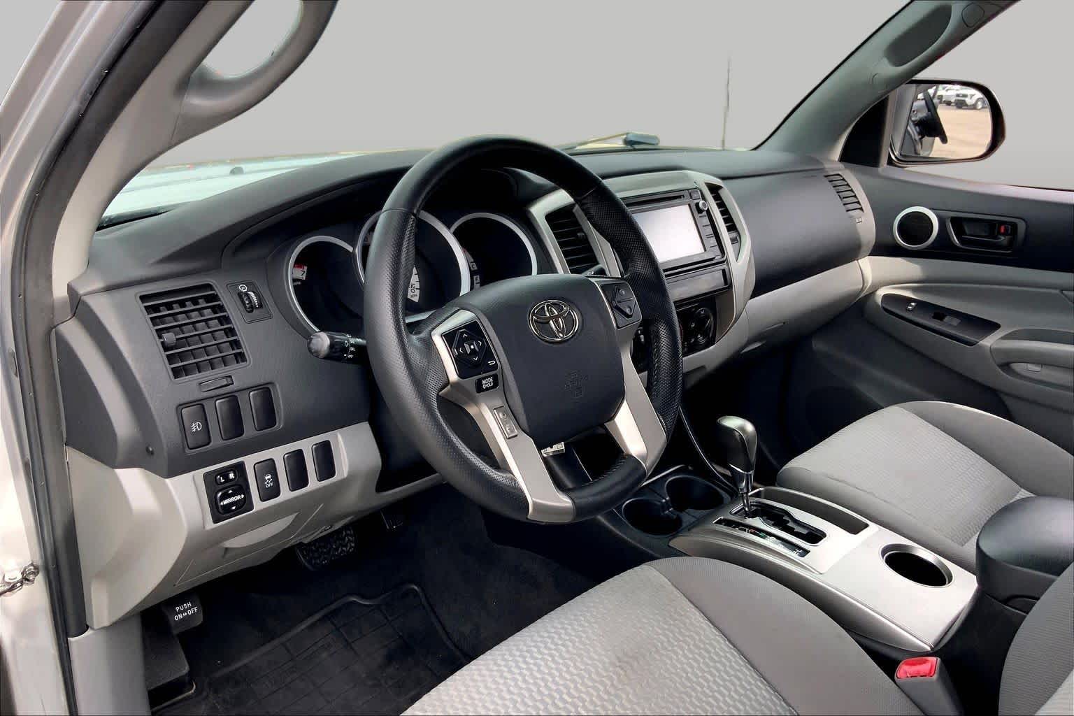 2015 Toyota Tacoma photo 17 of 36