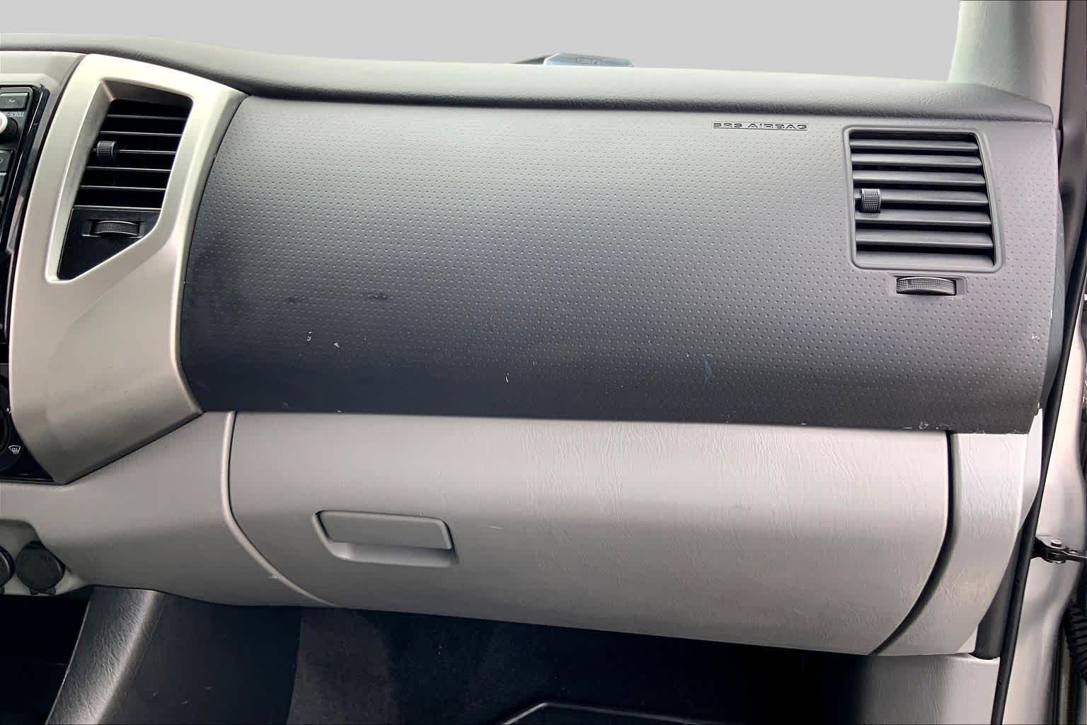 2015 Toyota Tacoma photo 18 of 36