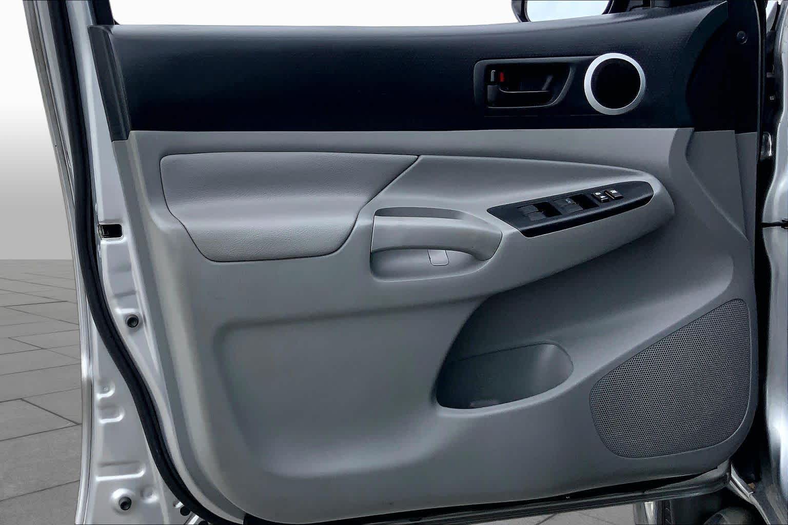 2015 Toyota Tacoma photo 21 of 36