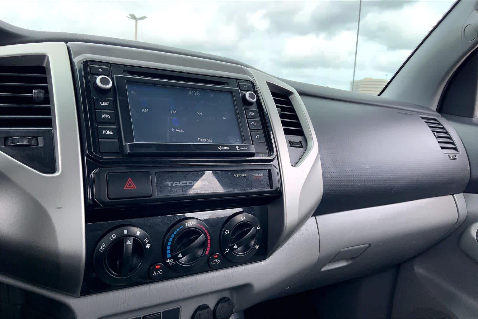 2015 Toyota Tacoma photo 35 of 36