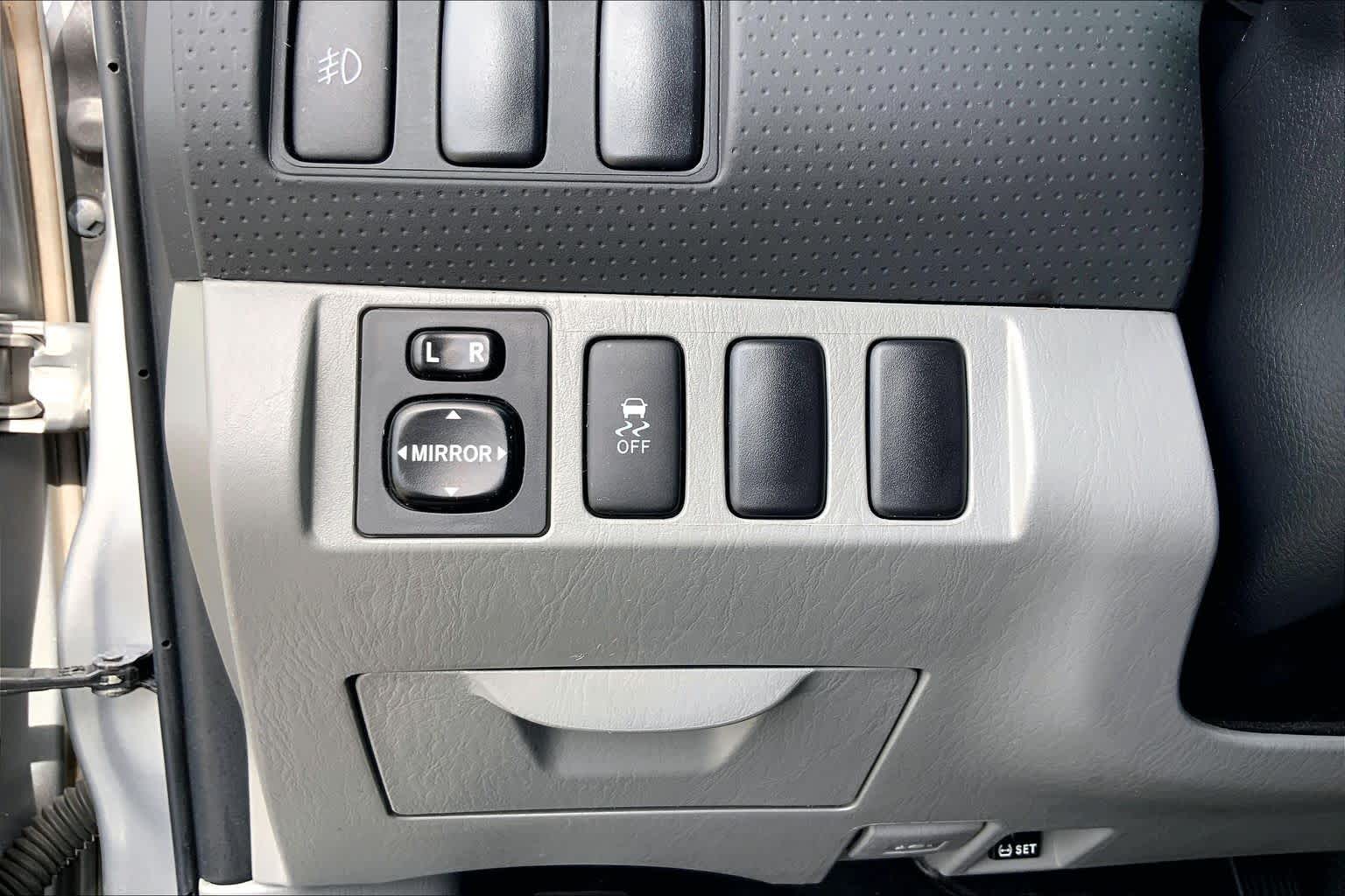 2015 Toyota Tacoma photo 33 of 36