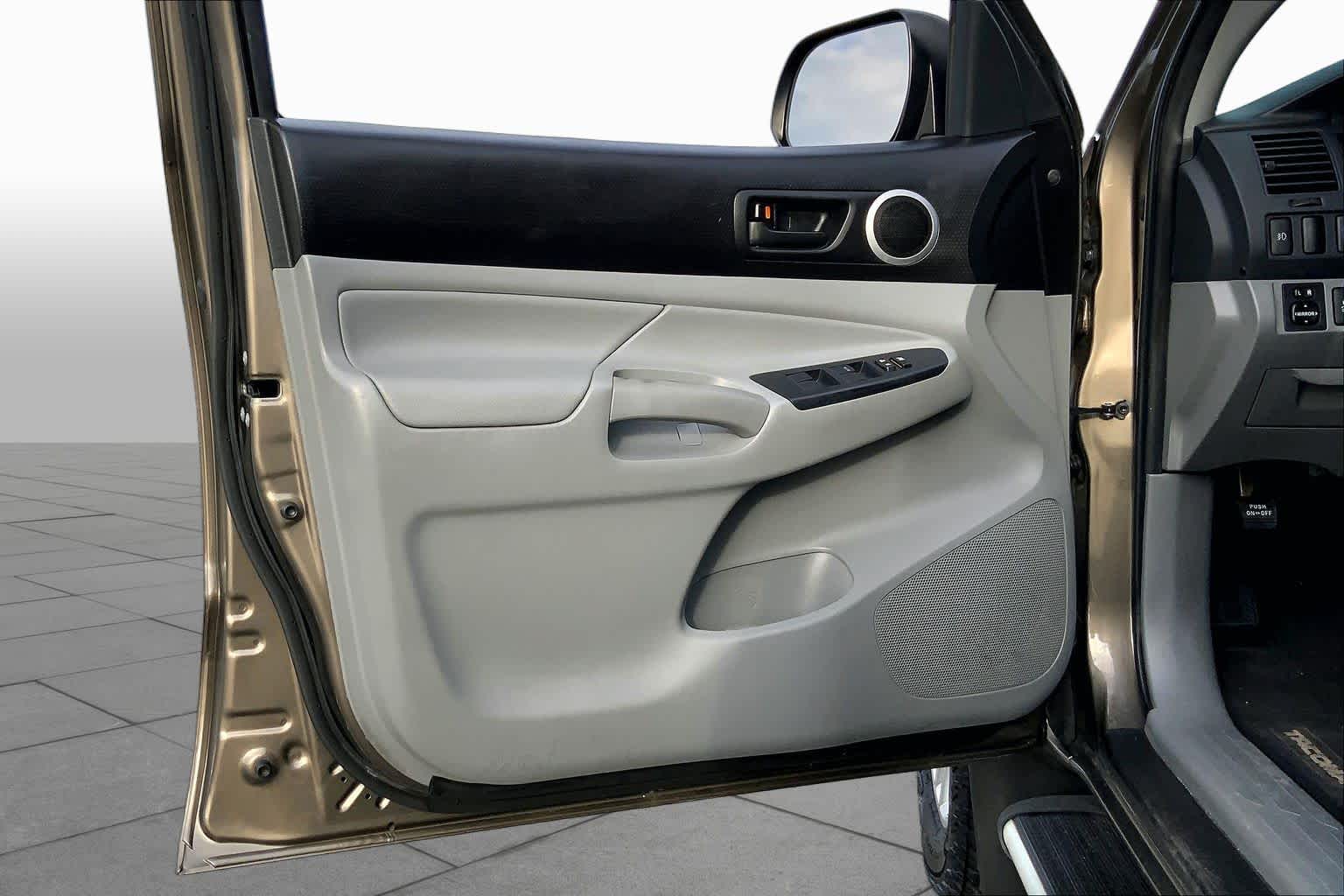 2013 Toyota Tacoma photo 21 of 35