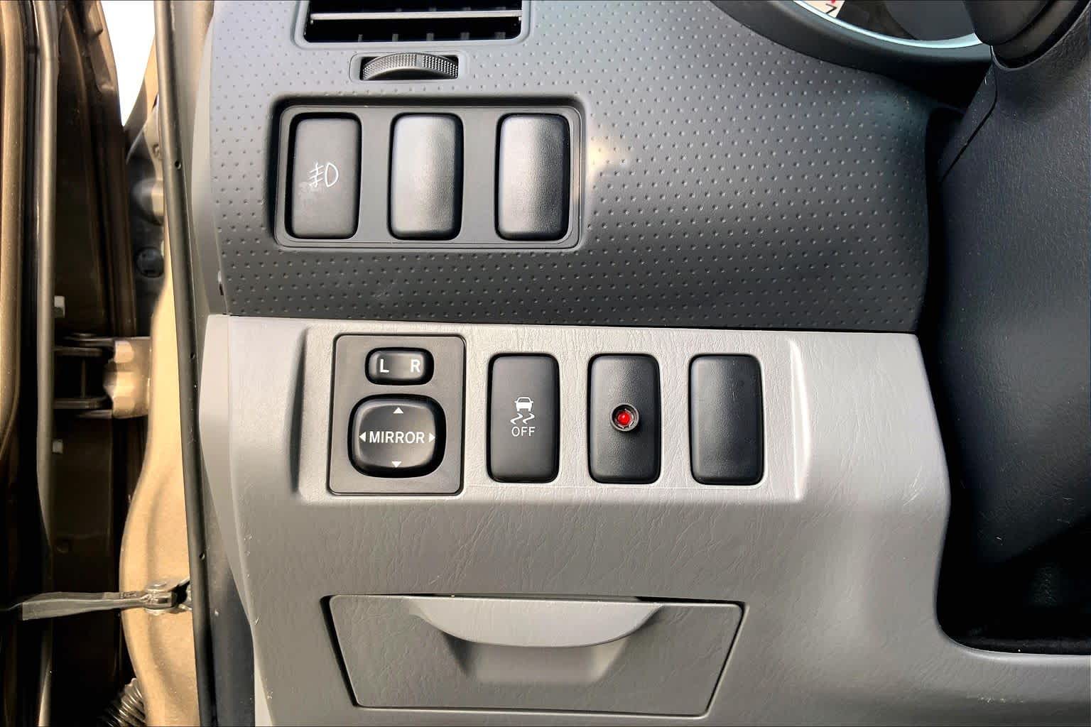 2013 Toyota Tacoma photo 32 of 35