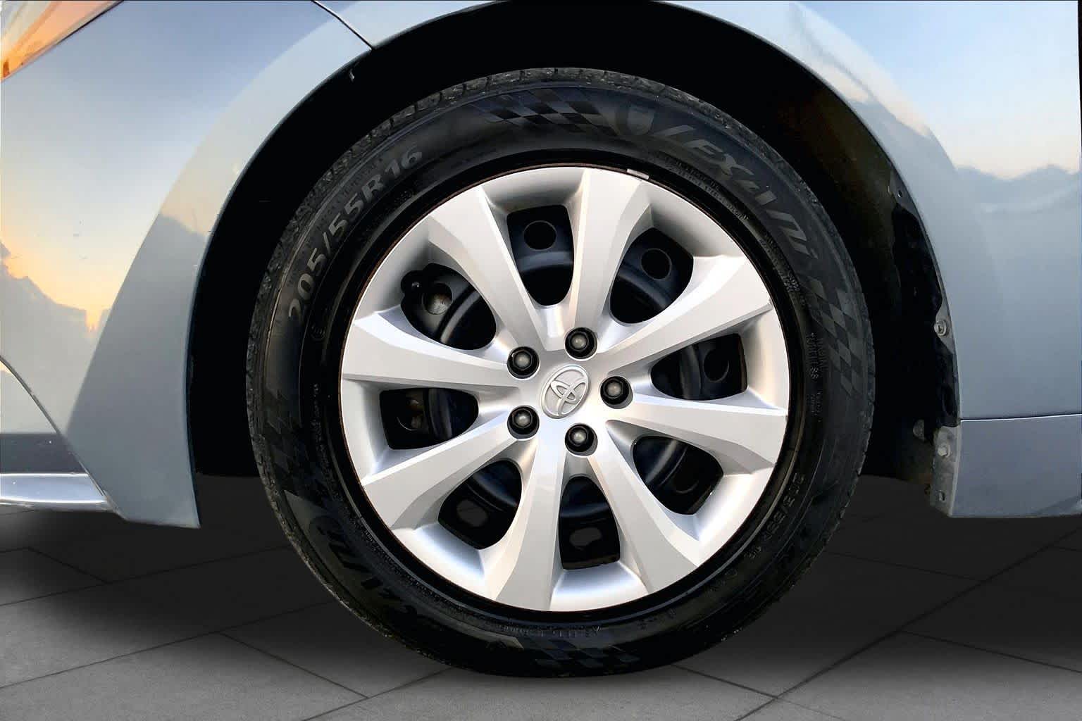 2024 Toyota Corolla photo 11 of 36