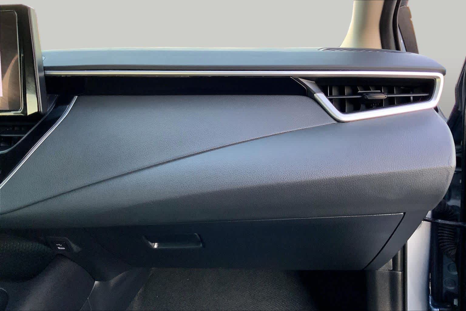 2024 Toyota Corolla photo 18 of 36