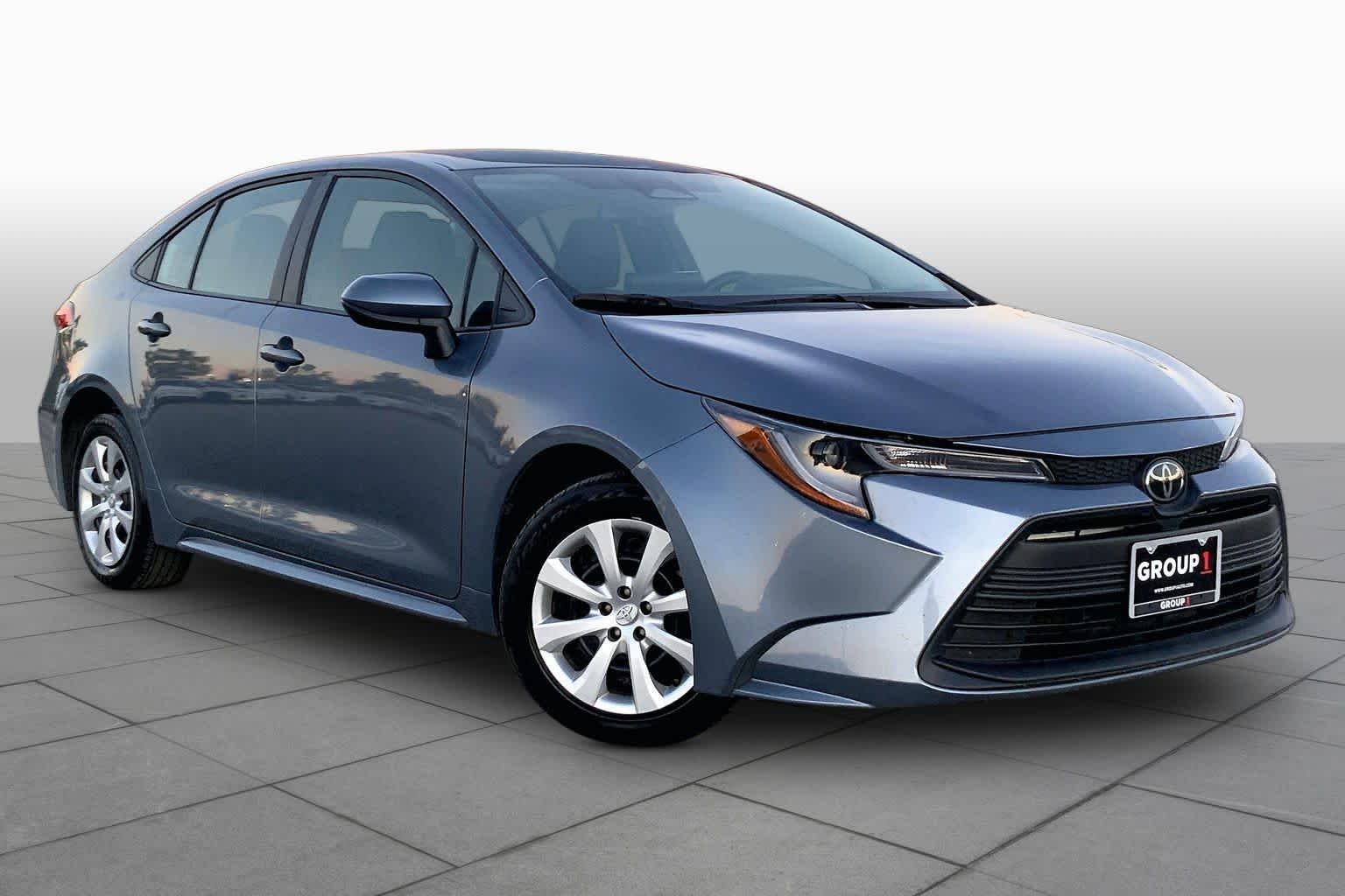 2024 Toyota Corolla photo 3 of 36