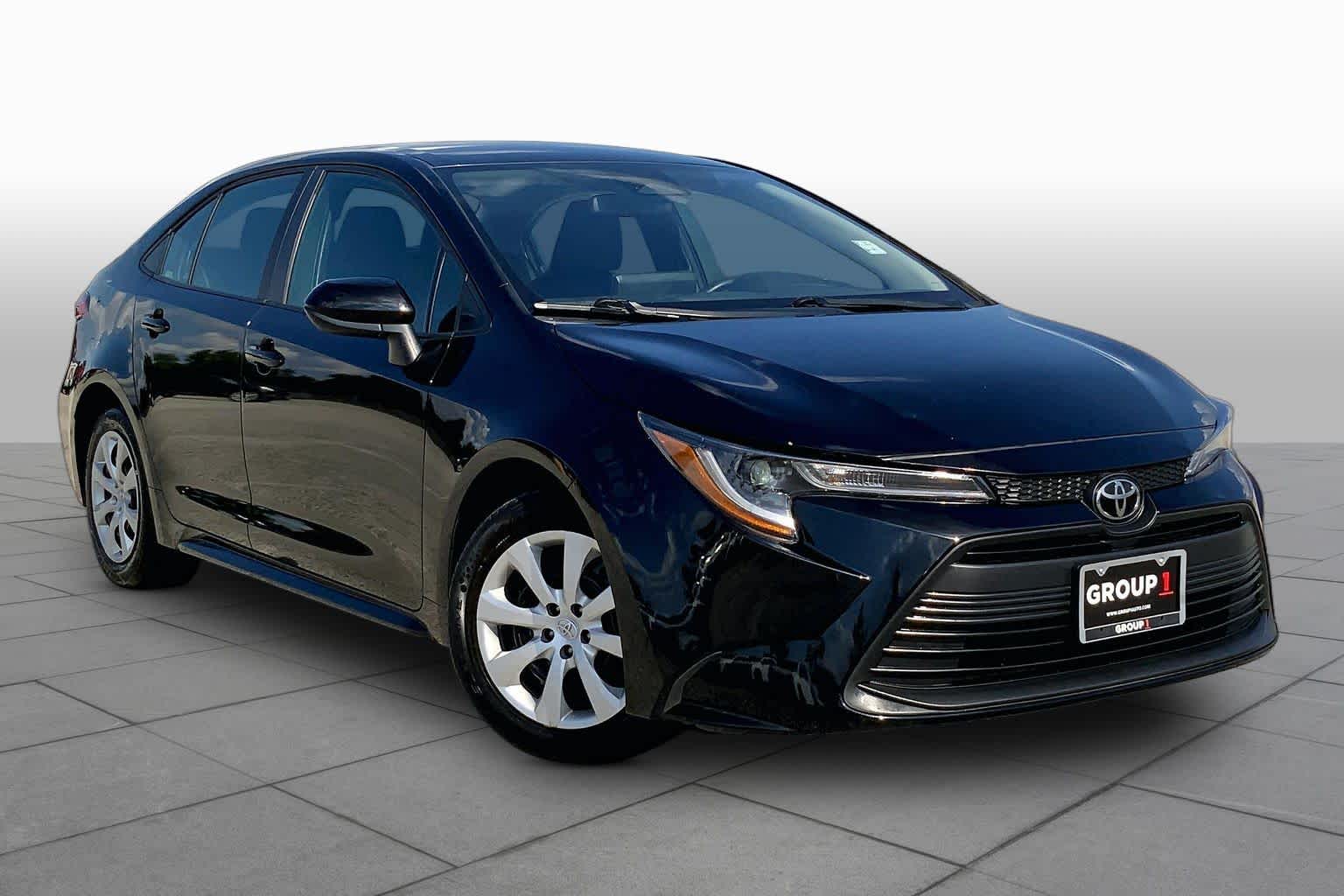 2024 Toyota Corolla photo 3 of 36