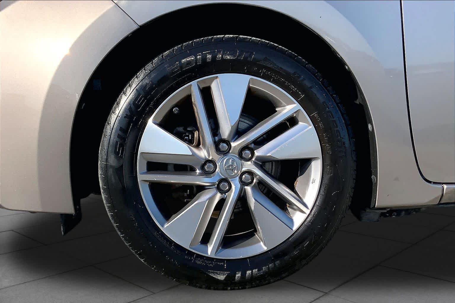 2014 Toyota Corolla photo 11 of 36