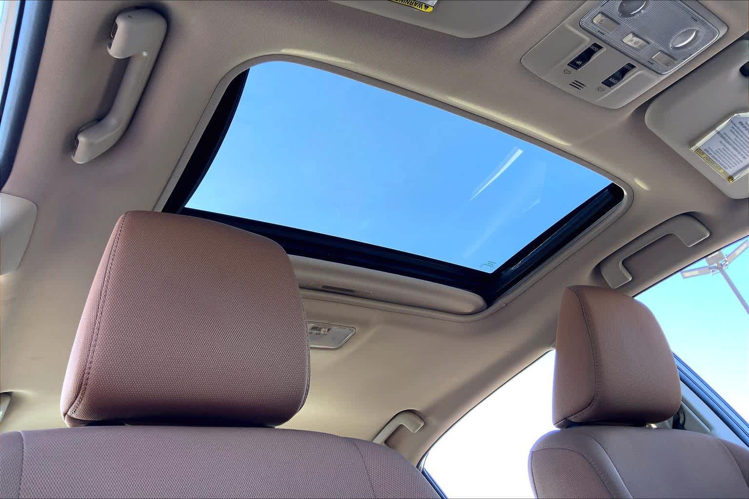 2014 Toyota Corolla photo 14 of 36